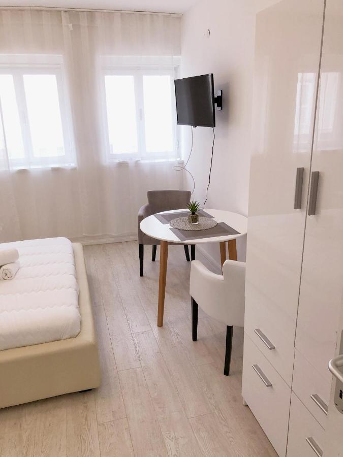 Roli Hotel Zara Esterno foto